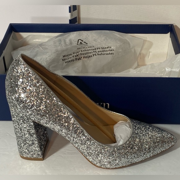 Women’s Crown & Ivy Silver Glitter Jazmin Dress Shoes Sz 8.5 - New in Box - Picture 3 of 10